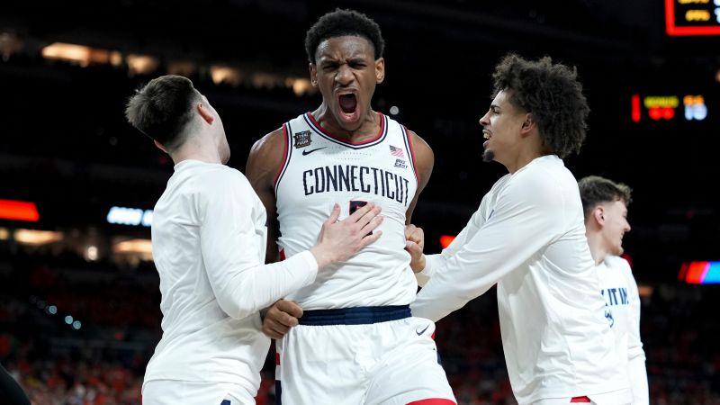 UConn a avansat în finala NCAA după o victorie dificilă în semifinala împotriva echipei Illinois, scor 71-62