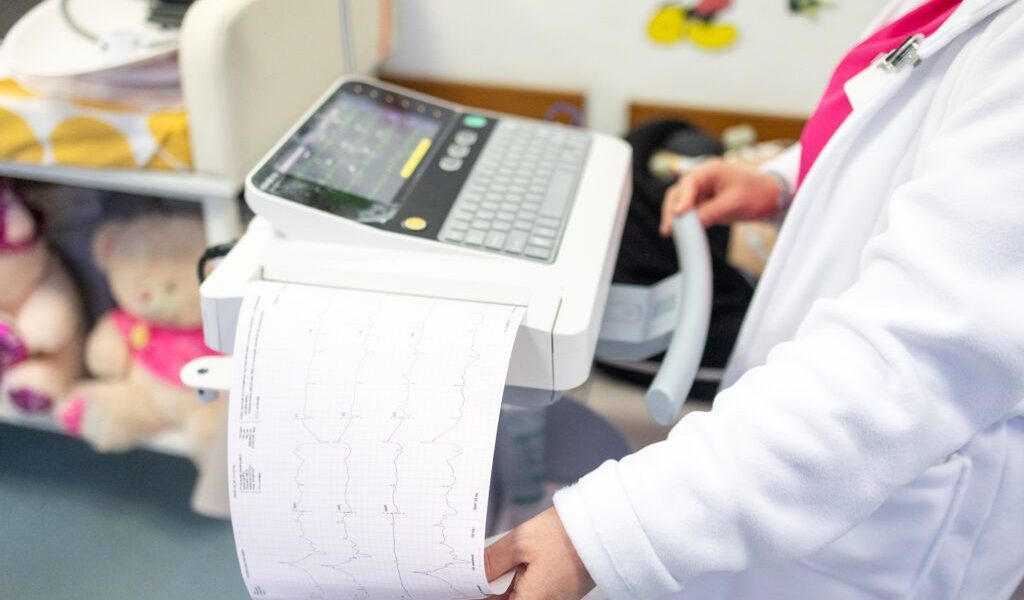 Lovitură pentru sistemul medical: 60 de cabinete primesc echipamente