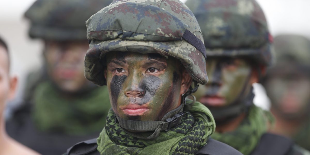 De ce sute de bărbați aleg armata Thailandei: Misterul recrutărilor voluntare