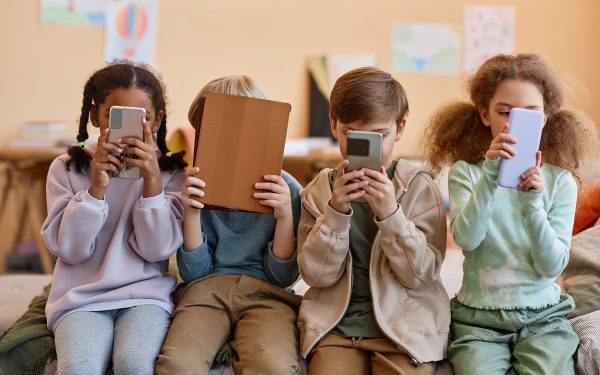 Estonia, revoltă împotriva interdicțiilor privind accesul copiilor pe net