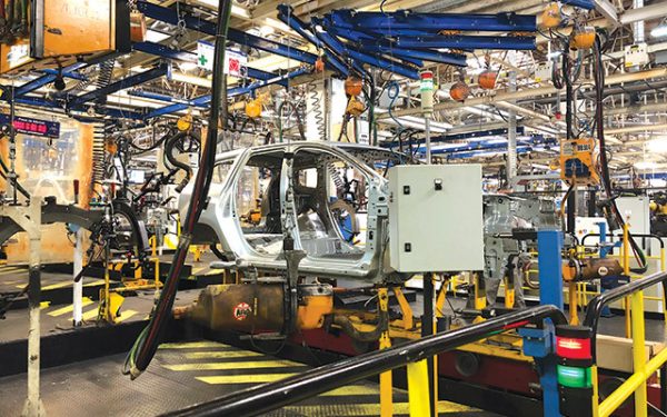 Ford Craiova, record istoric, Dacia, în picaj. Producția auto din România, în scădere