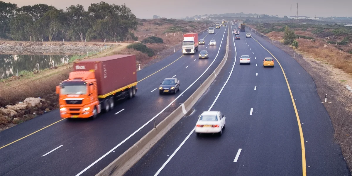 Mașini, interdicții în București: Taxă de 1.000 lei din 15 aprilie. Cine e afectat?