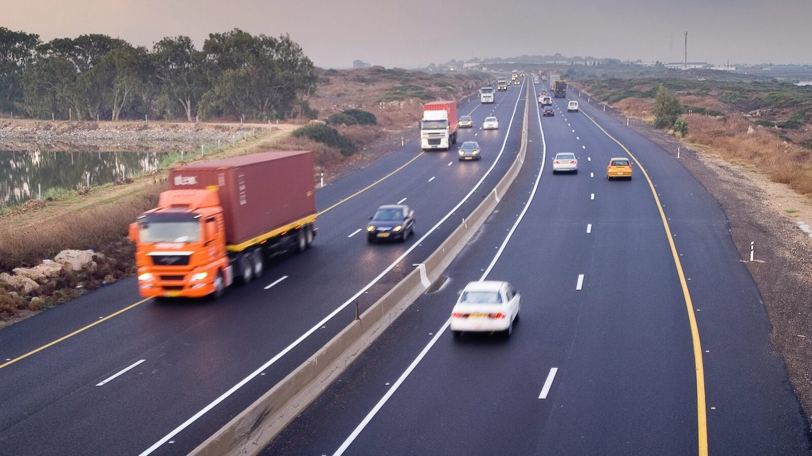 Mașini, interdicții în București: Taxă de 1.000 lei din 15 aprilie. Cine e afectat?