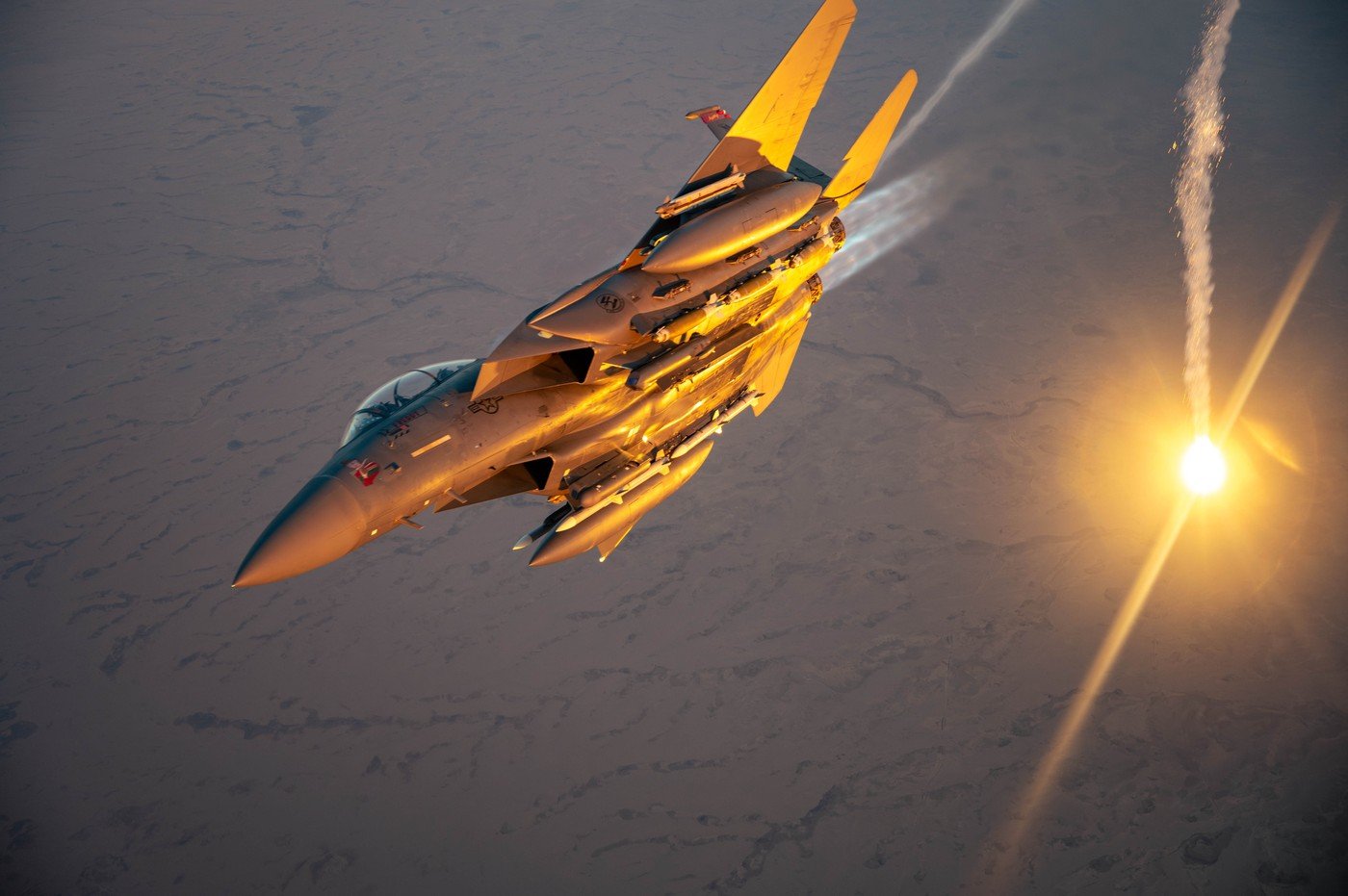 Două avioane militare americane au fost doborâte vineri în Orientul Mijlociu, marcând o premieră pentru conflictul din această regiune și evidențiind deteriorarea situației militare în timp ce tensiunile dintre SUA și Iran continuă să escaladeze