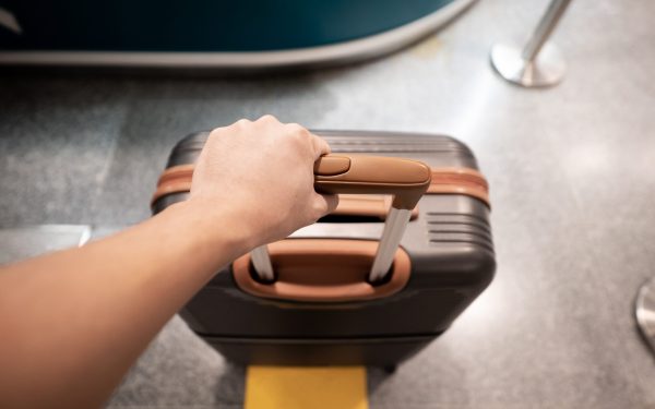 Bagaj de mână ca-n filme: Metoda japoneză te învață cum să faci asta ușor!