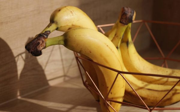 Bananele rezistă mai mult: Trucul simplu pe care trebuie să-l ș