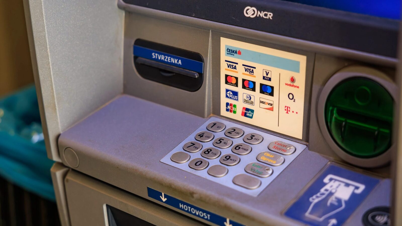 Bancomatele dispar: Europa, în criză de cash. Accesul la numerar, limitat