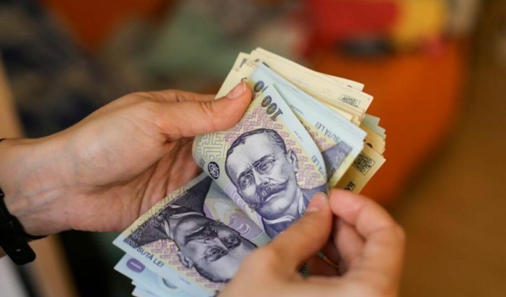 Topul salariilor: unde poți câștiga cel mai bine în România Piața muncii din România este într-o continuă schimbare, iar unele domenii oferă venituri mult mai atractive decât altele