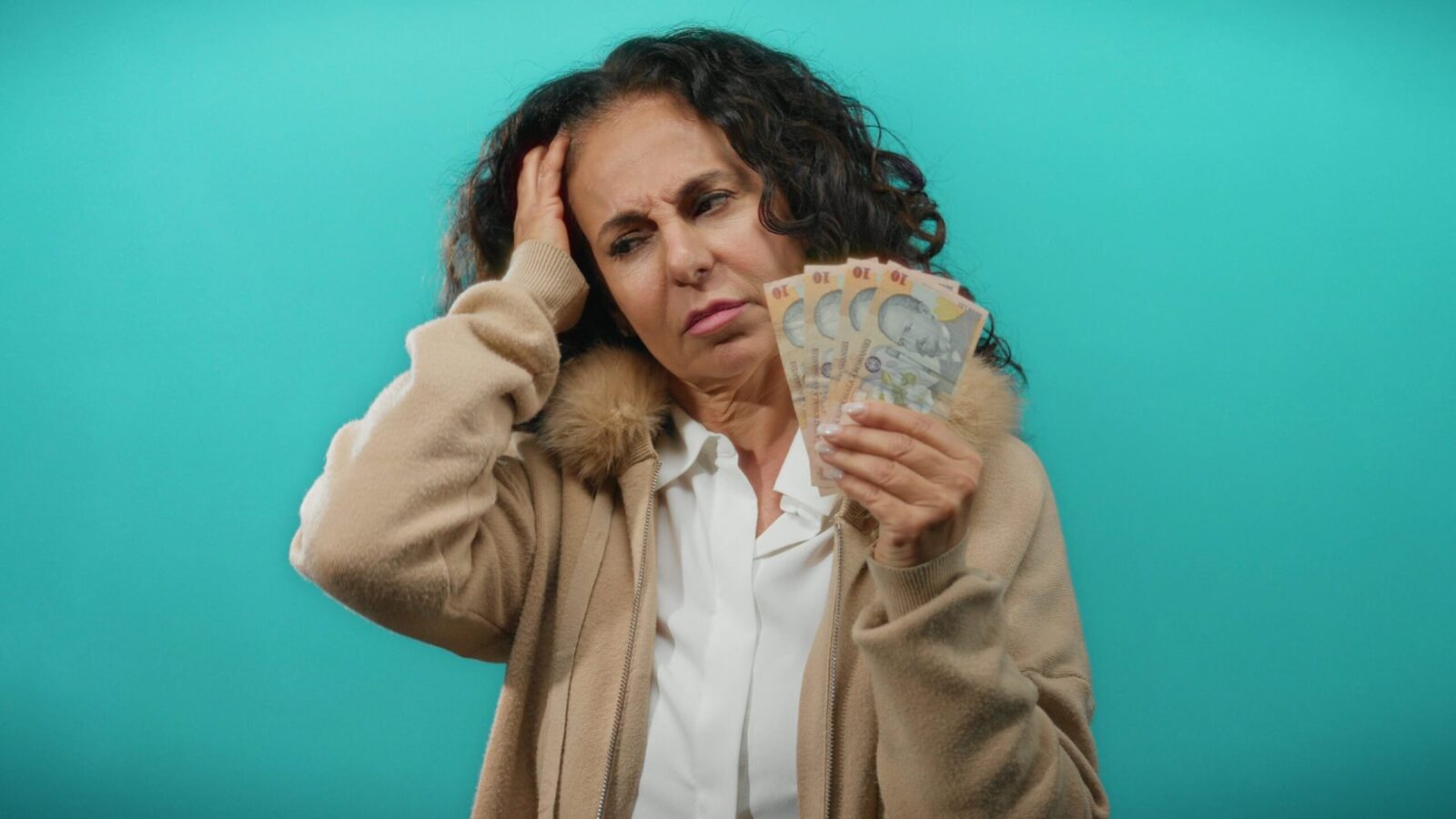 Taxă suplimentară pentru turiști: Românii, puși să plătească în plus, oricât ar costa!
