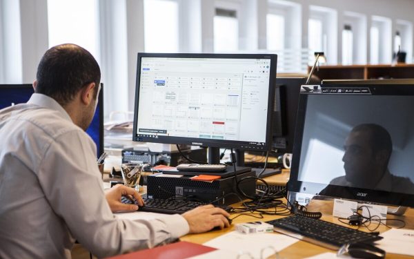 Alergia la muncă: Cauze, simptome și soluții. Cum afecțează România