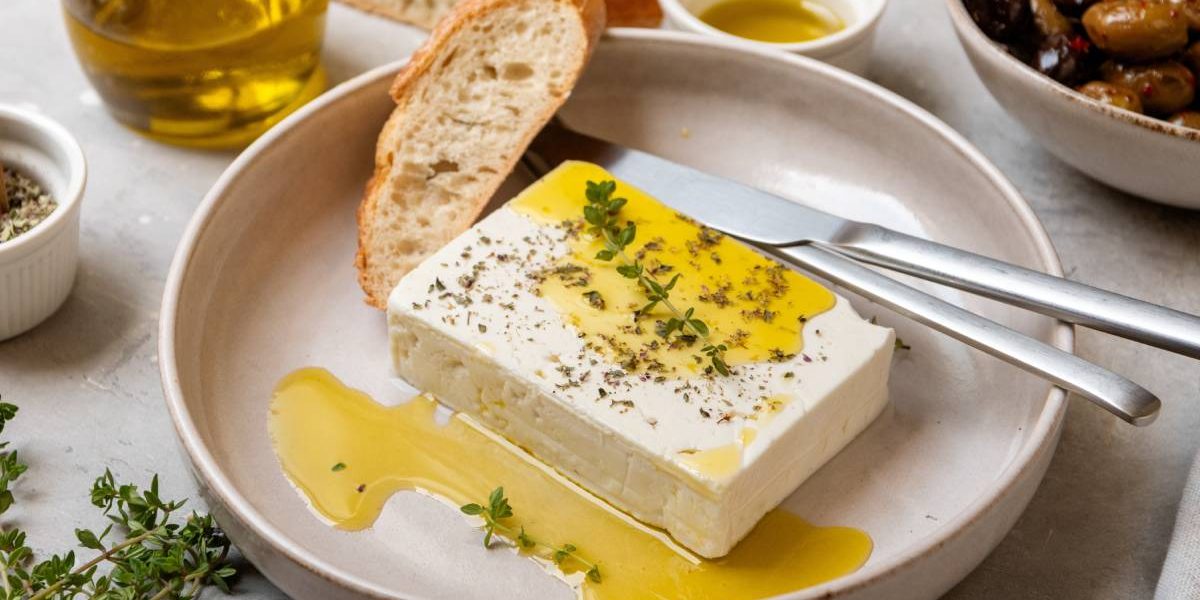 Brânza-minune: Mănânci zilnic și dai jos grăsimea de pe burtă!