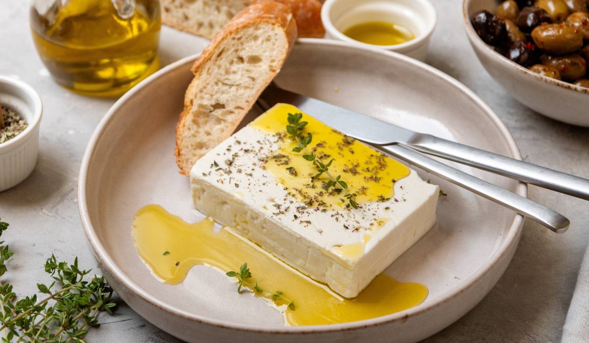 Brânza-minune: Mănânci zilnic și dai jos grăsimea de pe burtă!