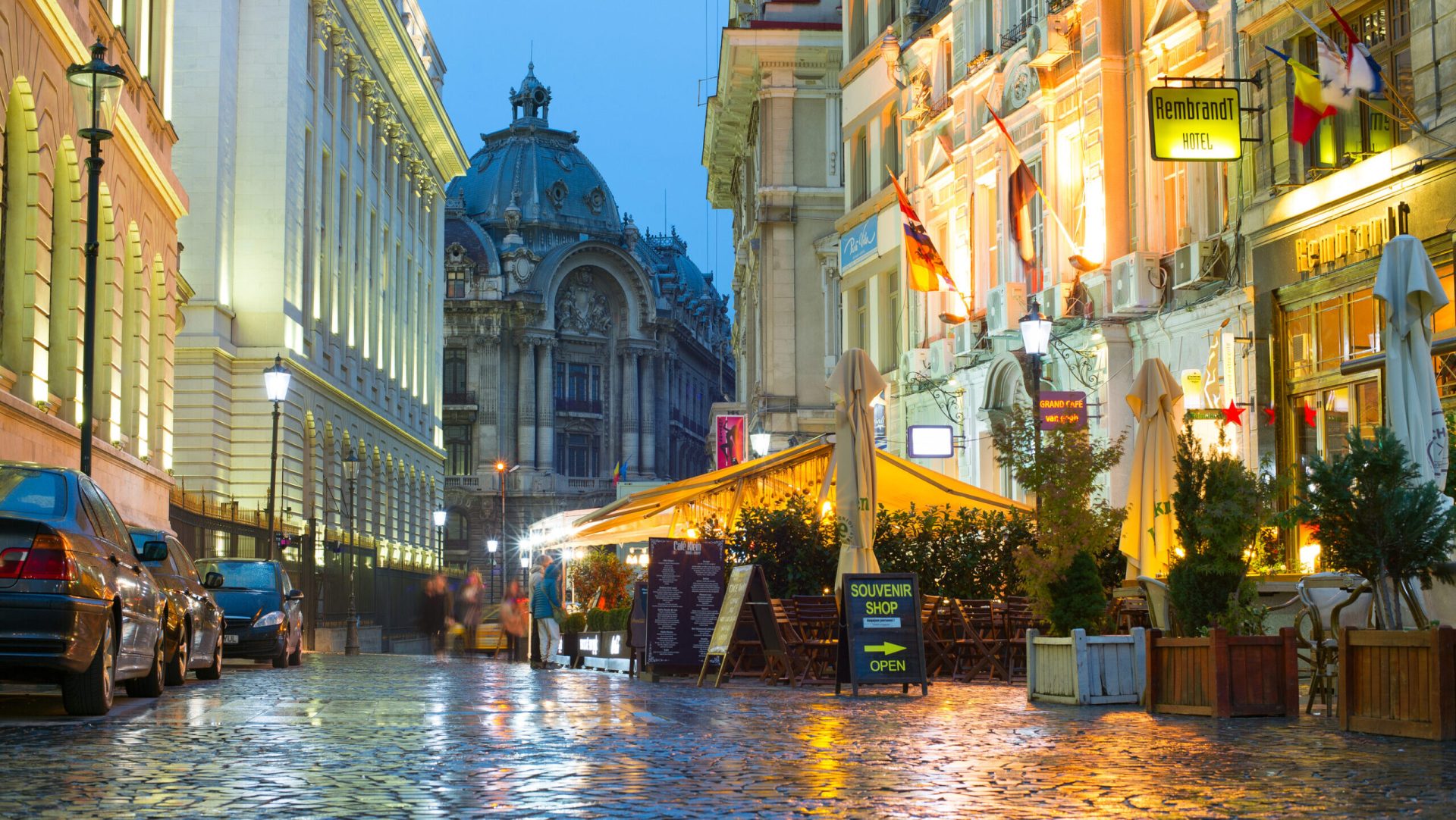 Primăria Capitalei pregătește un regulament nou pentru terase Primăria Municipiului București a anunțat demararea procesului de elaborare a unui nou regulament pentru terase, menită să clarifice condițiile de funcționare și să aducă norme actualizate în domeniu