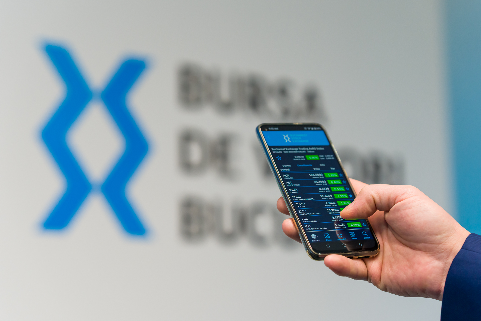 Bursa de la București înregistrează o creștere de 1% în contextul scăderilor din Europa Bursa de Valori București a înregistrat o creștere de 1% în ședința de tranzacționare de astăzi, în ciuda tendințelor descendente observate pe piețele financiare din restul Europei