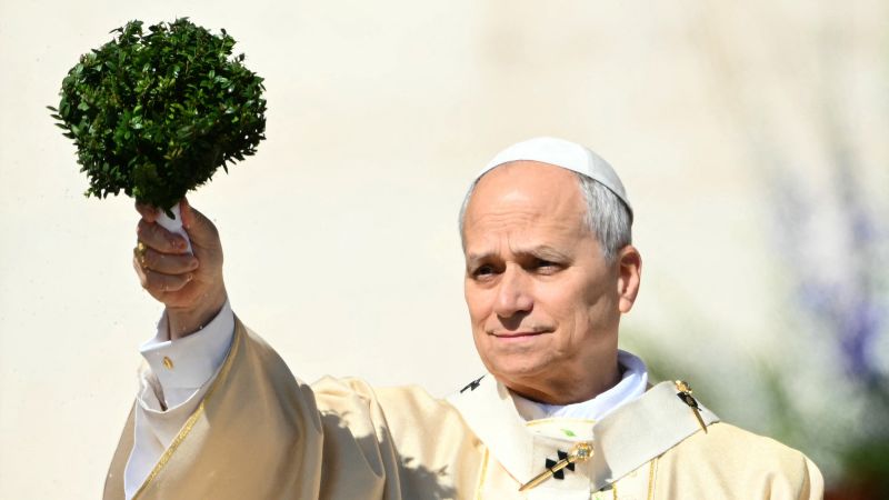 Papa Leo XIV a transmis un mesaj de speranță și unitate în timpul Săptămânii Sfinte, în contextul în care lumea încă își trage răsuflarea după doi ani de pandemie și se confruntă cu conflicte majore, inclusiv războiul din Orientul Mijlociu