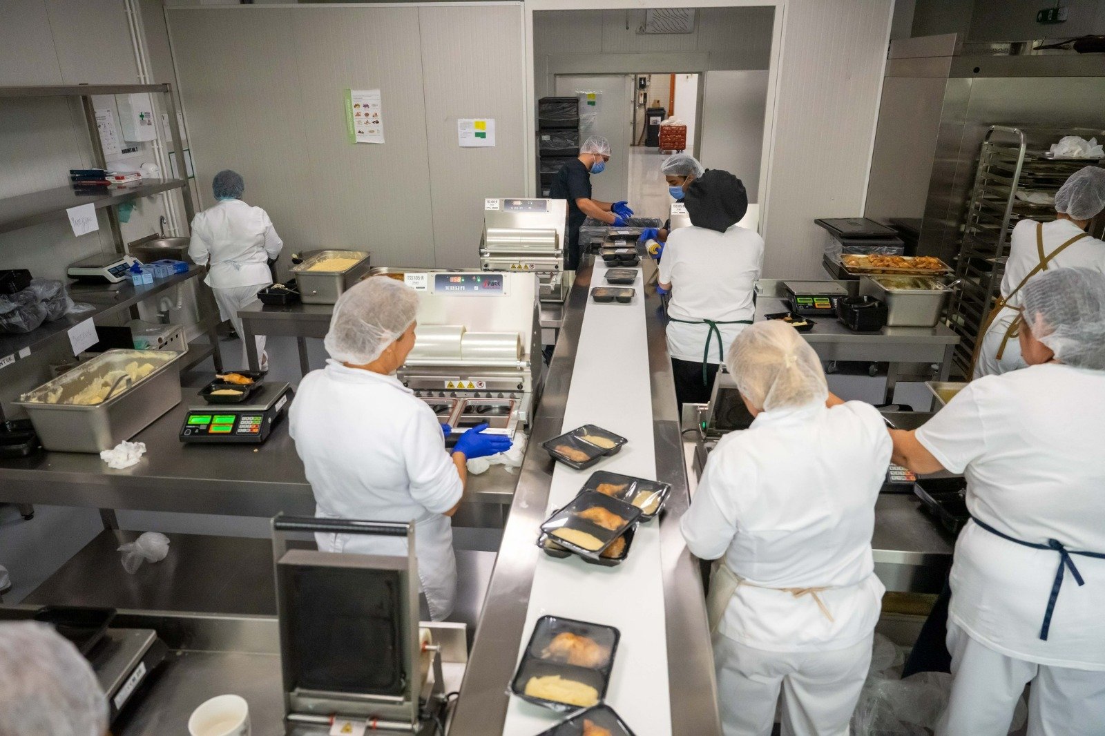 Banca Locală de Alimente din Sectorul 6 devine un partener strategic în eforturile naționale de reducere a risipei alimentare, în contextul unei noi legislații ce impune operatorilor din lanțul agroalimentar să ia măsuri concrete pentru a limita risipa