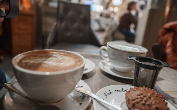 Cafeaua: Două-trei cești zilnic protejează sănătatea mintală, arată un studiu