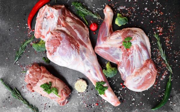 Mulți români evită carnea de miel din cauza gustului puternic, specific