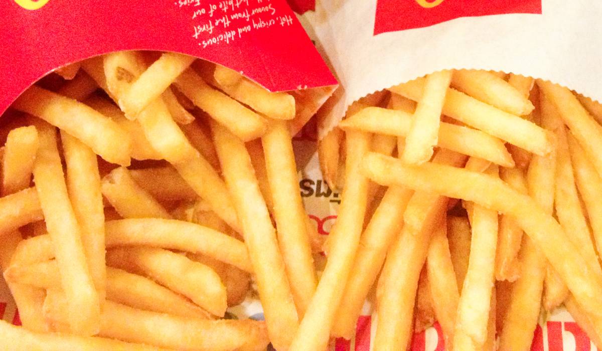 O descoperire recentă aduce în prim-plan un ingredient comun din cartofii prăjiți, care, conform studiilor, ar putea avea un impact inedit asupra creșterii părului