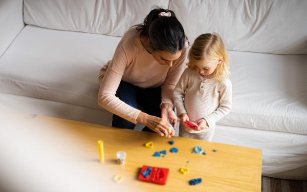 Bona, afacere profitabilă în România: Salariile au crescut. Filipineze, tot mai căutate