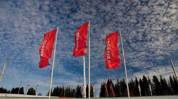 Lukoil, în derivă: Soarta celor 300 de benzinării din România, pe muchie de cuțit