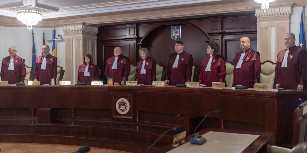 Judecătorii CCR primesc spor de supărare: 2.300 € pe lângă salariul gras