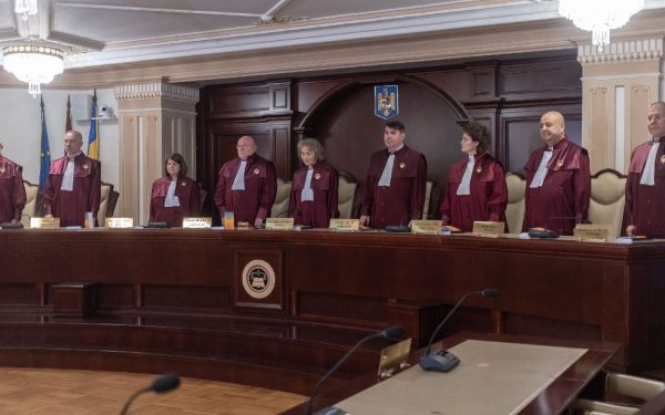 Judecătorii CCR primesc spor de supărare: 2.300 € pe lângă salariul gras