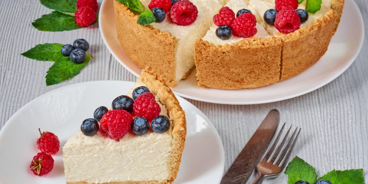 Tartă rapidă cu cremă de brânză: Un deliciu culinar, la îndemâna oricui