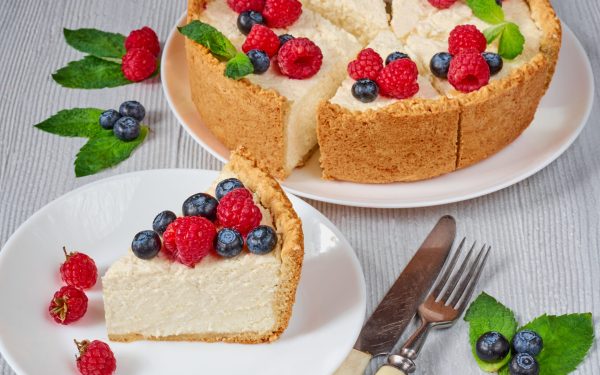 Tartă rapidă cu cremă de brânză: Un deliciu culinar, la îndemâna oricui