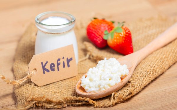 Chefir vs. iaurt: Duelul probioticelor. Care-ți dă mai multă sănătate?