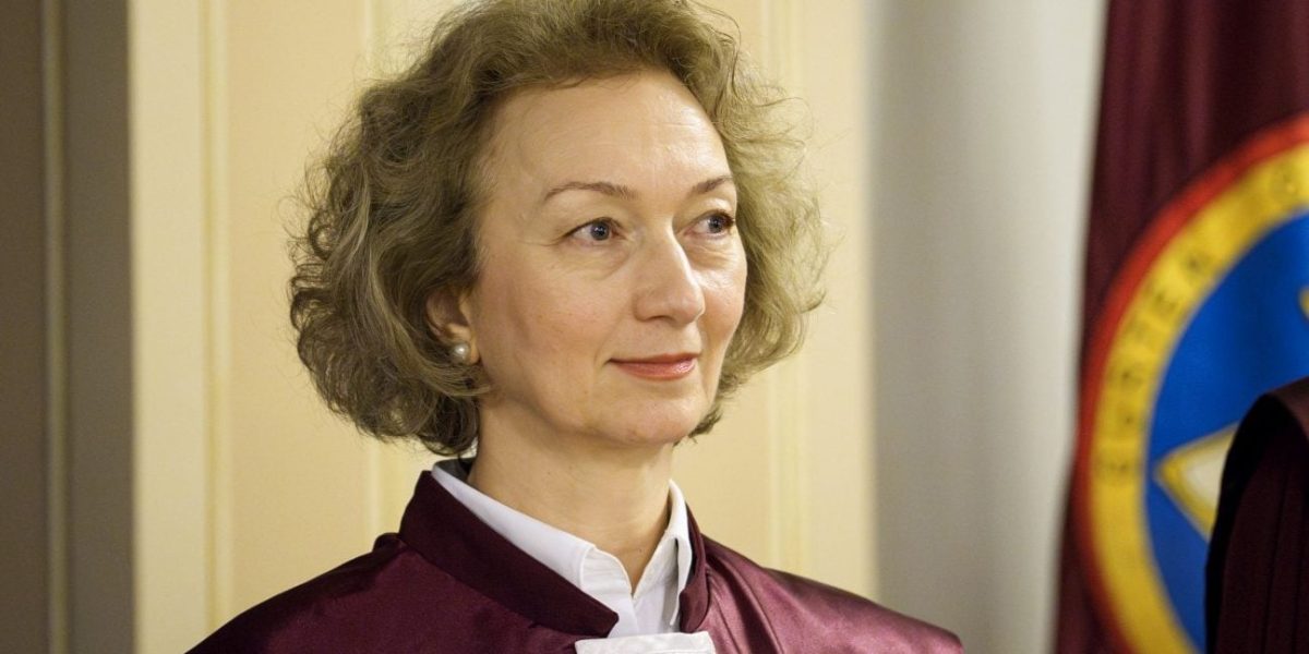 Populiștii și social media, pericol pentru democrația din România, avertizează șefa CCR