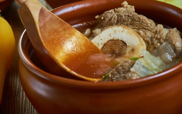 Ciorbă de căpățână de miel ca-n Ardeal: Rețeta bunicii și gustul autentic