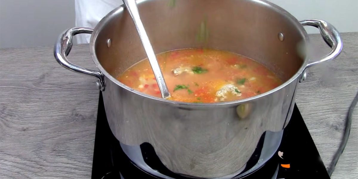 Greșeala culinară FATALĂ: Condimentul care distruge ciorba de curcan