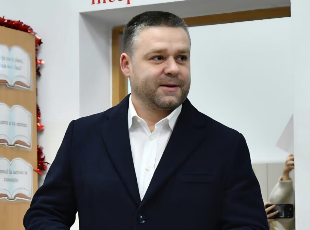 Primarul General al Capitalei, Ciprian Ciucu, a anunțat recent intenția de a comasa zece instituții subordonate Primăriei București într-o nouă structură administrativă, măsură care a stârnit o reacție vehementă din partea sindicatelor