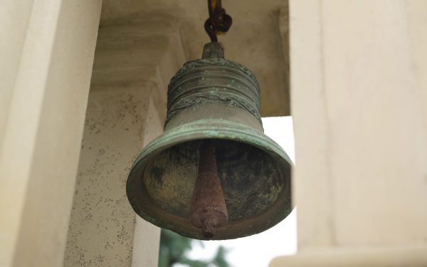 Bacău: CLOPOTAR, rănit GRAV la Înviere după ce clopotul i-a căzut în cap