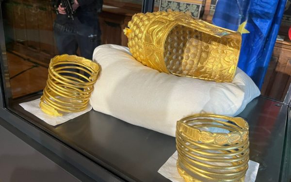 Ambasadoarea Olandei, apel disperat: Găsiți și a treia brățară!