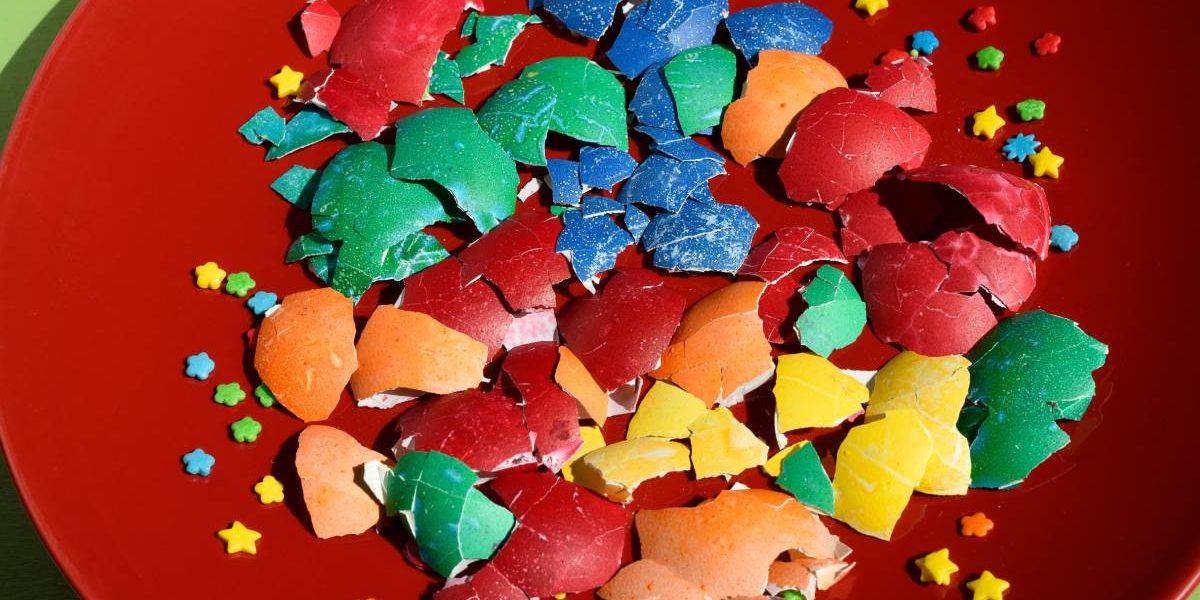 Folosește cojile de ouă! Secretul grădinii luxuriante, după Paște