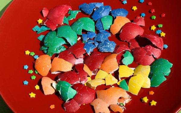 Folosește cojile de ouă! Secretul grădinii luxuriante, după Paște