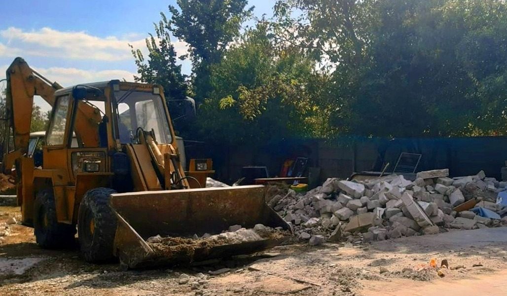 Firește, iată propunerea: București: Primarul a ordonat demolarea a 55 de construcții ilegale!