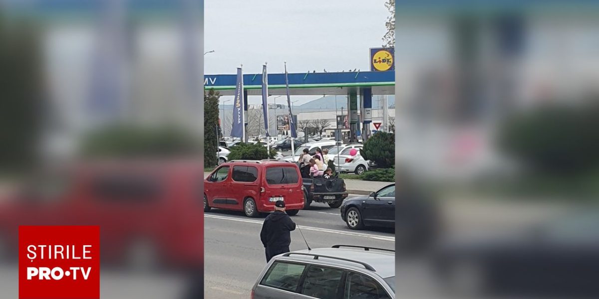Șofer din Alba, cu 7 copii în benă: Imaginile au șocat. Ce s-a întâmplat