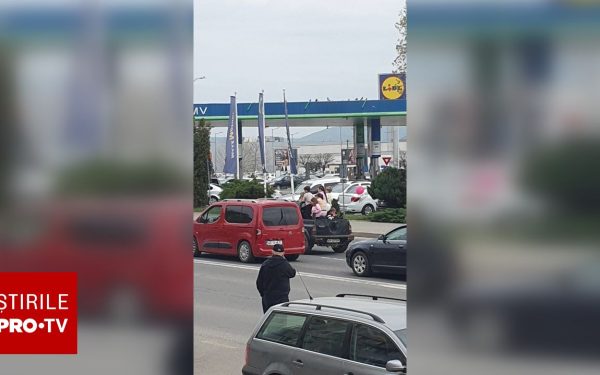Șofer din Alba, cu 7 copii în benă: Imaginile au șocat. Ce s-a întâmplat