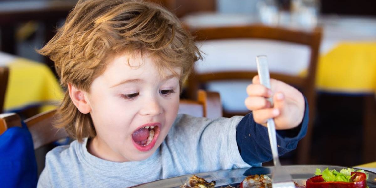 De ce copiii spun NU la mâncare: Mecanismul biologic din spatele refuzului