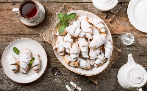 Cornulețe Hochland: Deliciul irezistibil care se termină cât ai zice brânză!