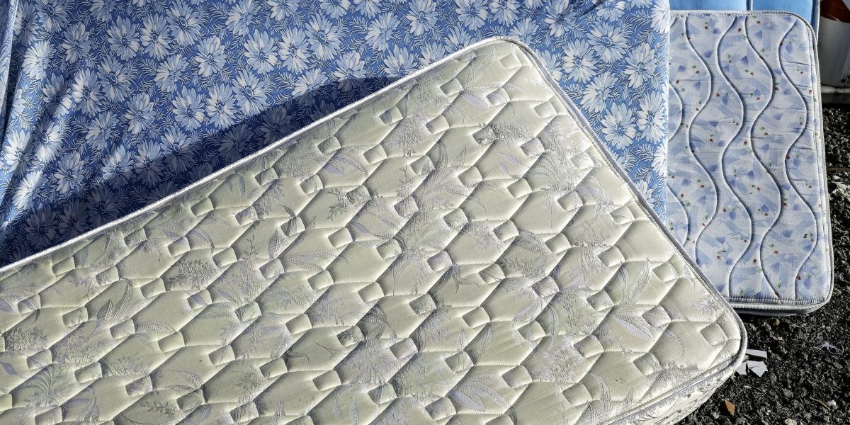 De ce trebuie SĂ-ȚI cureți salteaua și cum o faci corect