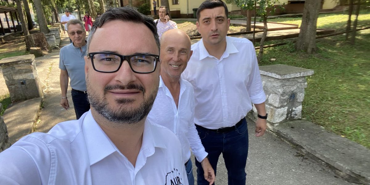 Bătaie EPICĂ în AUR: „Băi, tu mă faci pe mine borfaș?” VIDEO din sediu