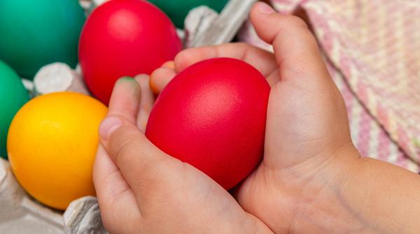 De ce ciocnim ouă roșii de Paști? Semnificația fascinantă a gestului secular