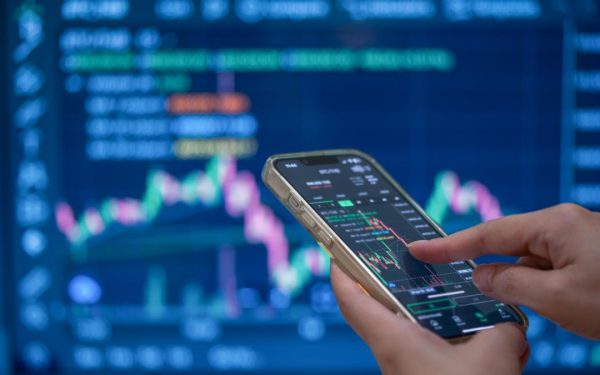 Guvernul vrea privatizare: CEC Bank, Hidroelectrica și Romgaz, pe lista neagră