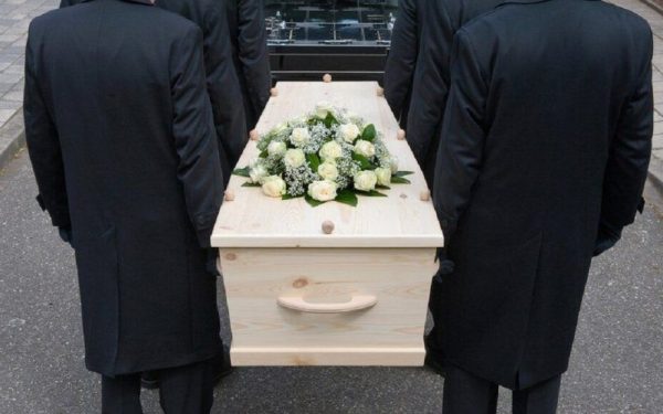 Pilot mort într-un accident aviatic, șase răniți