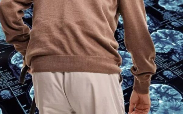 Alertă: Trei semne ascunse în mers pot trăda demența