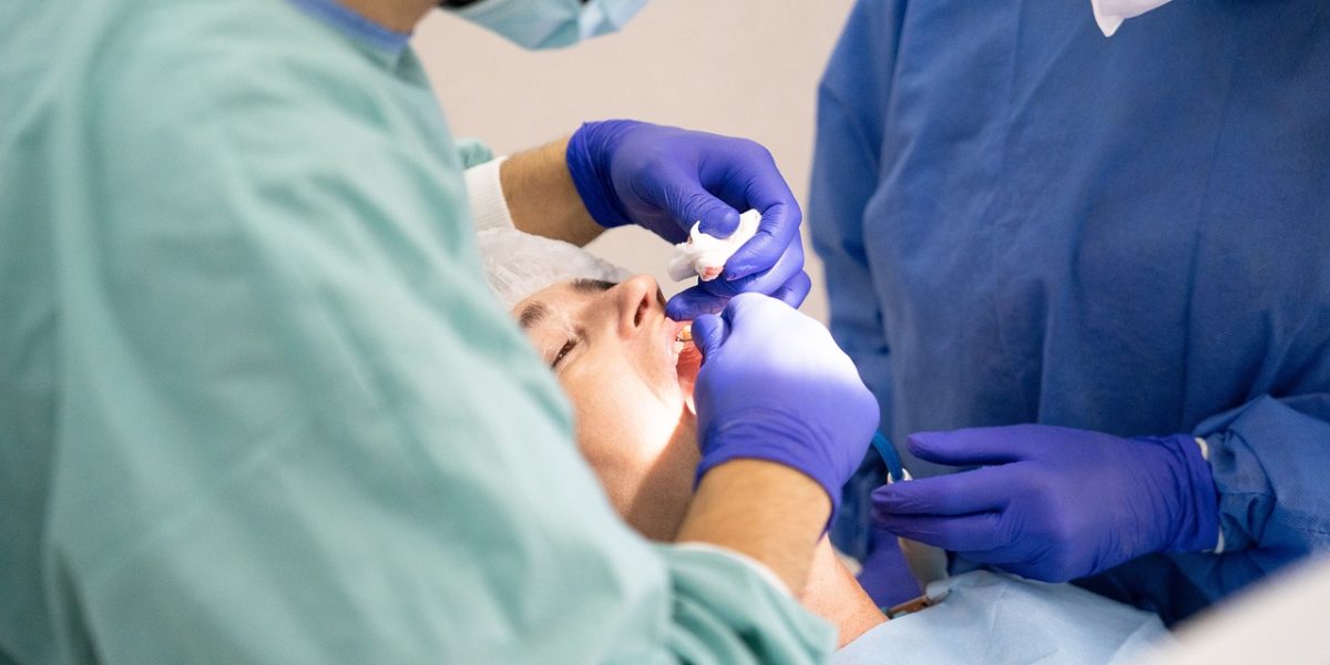 Tragedie după o operație în Turcia: Un bărbat s-a sinucis după stomatologie